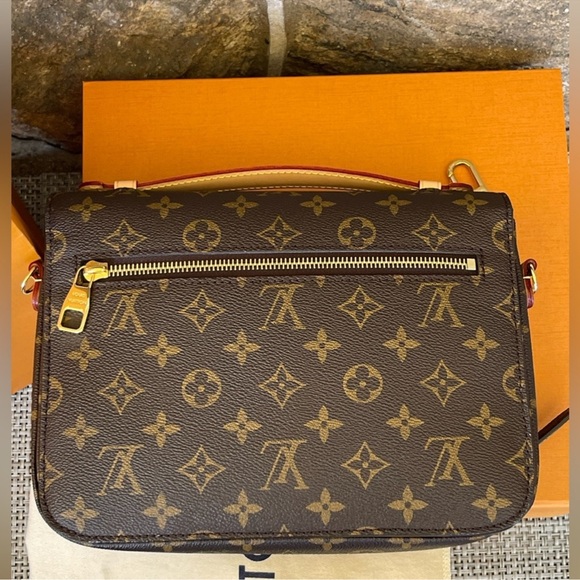 LOUIS VUITTON • M44875 • Pochette Métis
• Monogram Purse Bag - Picture 7 of 13